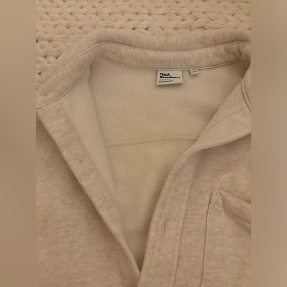 Aritzia Cozy Fleece Boyfriend Button Up - Picture 6 of 8